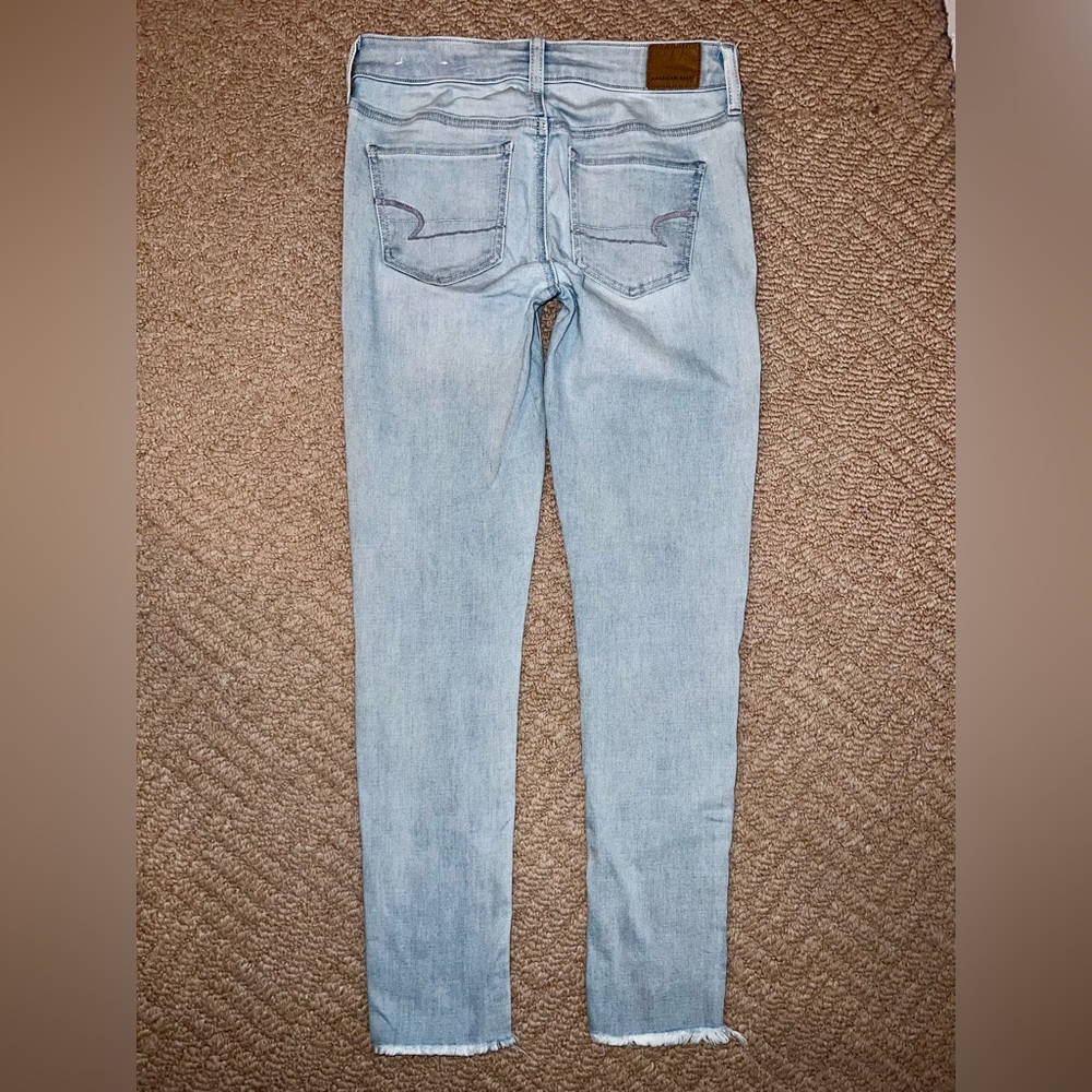 American Eagle Outfitters Light Wash Skinny Frayed Jeans - Picture 3 of 3